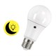 Žárovka LED E27  9W A60 bílá teplá EMOS ZQ5140L(senzor denního světla)