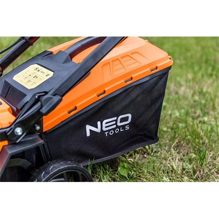 Cordless lawn mower NEO TOOLS 04-610 bez akumulátoru