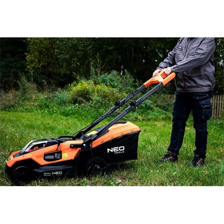 Cordless lawn mower NEO TOOLS 04-610 bez akumulátoru