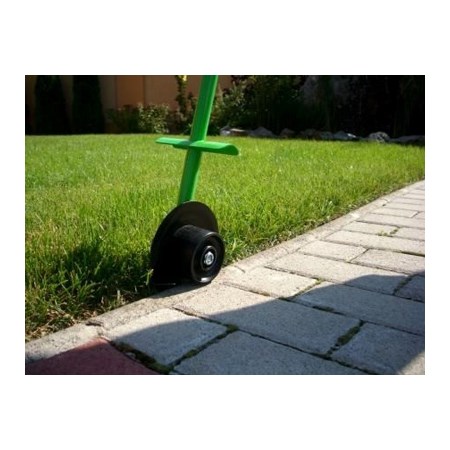 Trimmer of lawn edges green